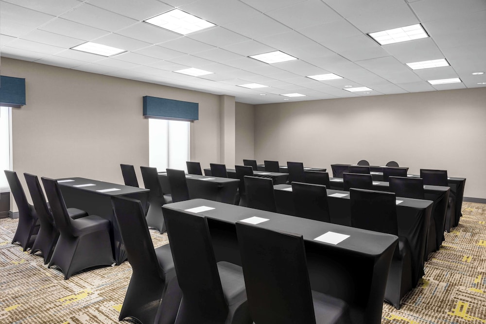 Hampton Inn & Suites Birmingham 280 East Eagle Point - photo 29