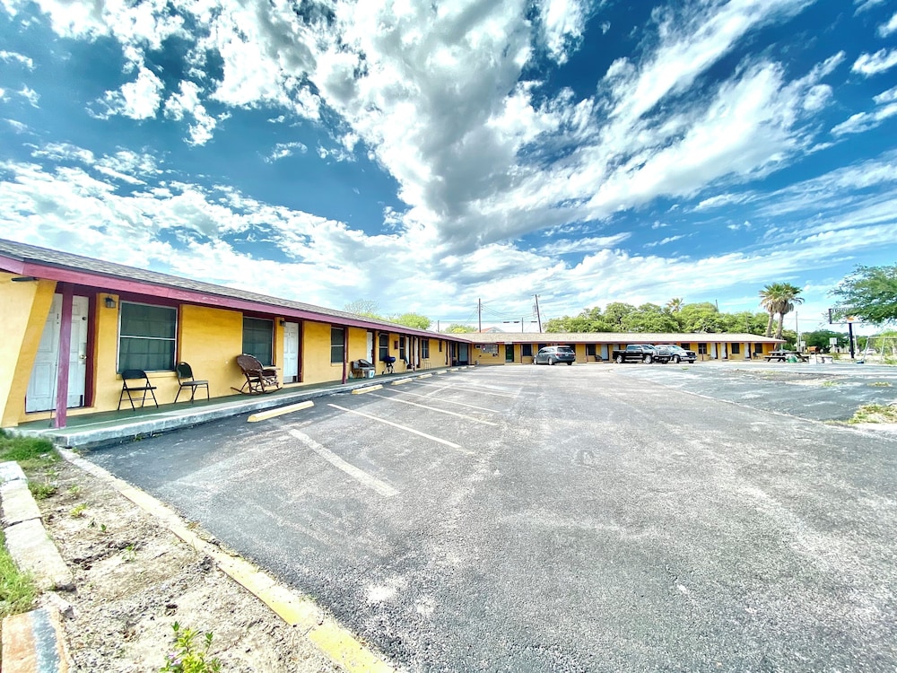 Tropic Motel - photo 33