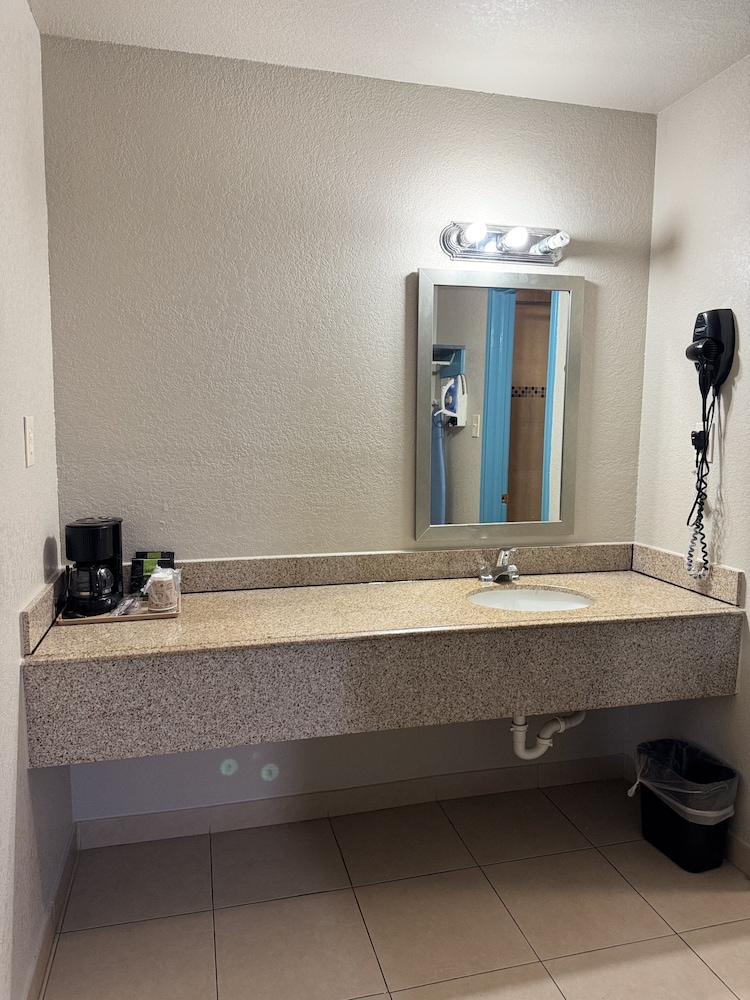 Executive Inn Crystal City - photo 17