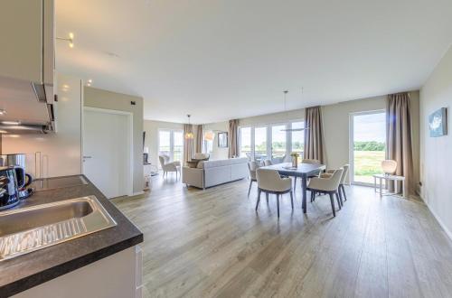 Störtebeker Suite 5 Sterne Urlaub an der Ostsee — 4-Star Luxury Hotel in Wustrow, Germany