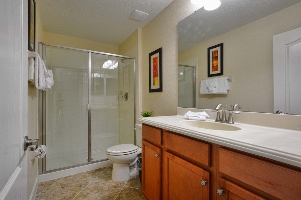 Resort Community Large Private Pool Free Wifi Game Room No Rear Neighbors 6 Bedroom Home by RedAwning - photo 25