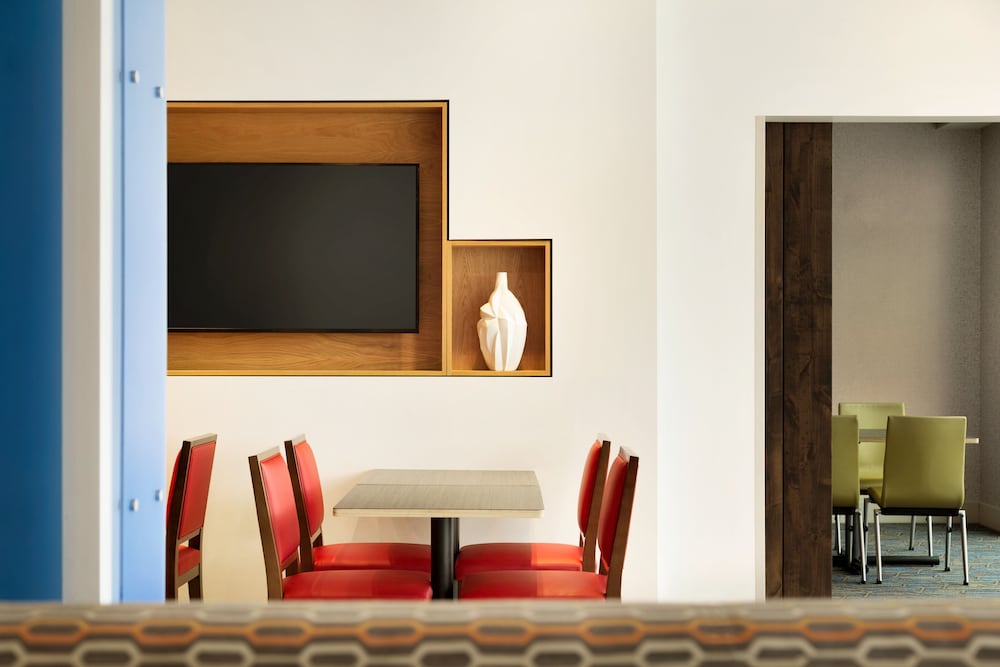 Holiday Inn Express Calhoun South an IHG Hotel - photo 2