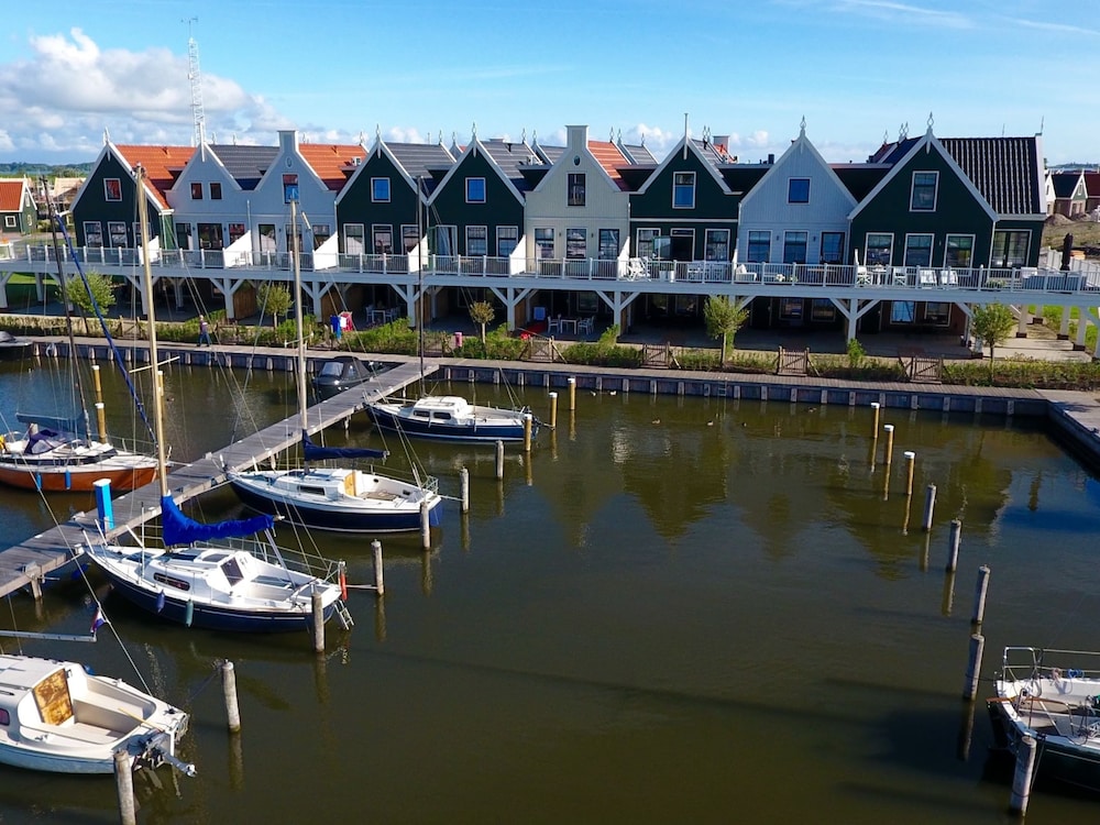 Spacious Holiday Home on the Markermeer — 4-Star Luxury Hotel in Monnickendam, Netherlands