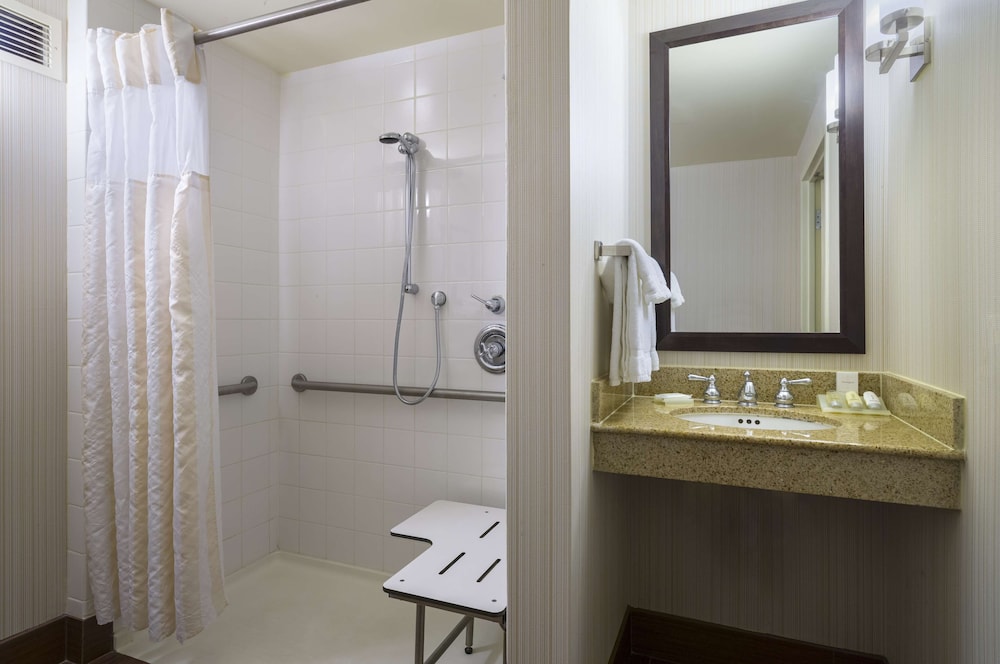 Hilton Garden Inn Edison Raritan Center - photo 20