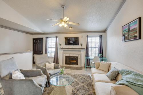 Walkable Location Charming Dallas Condo — 4-Star Luxury Hotel in Dallas, United States