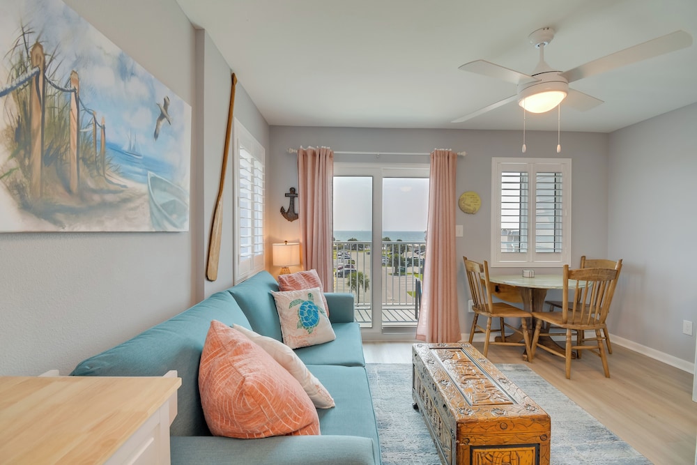 Resort Perks: Gulf Shores Beach inspired Condo - photo 3