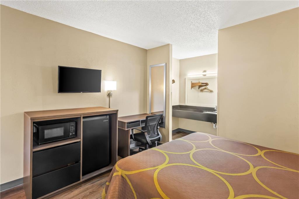 Super 8 by Wyndham Commerce - photo 27