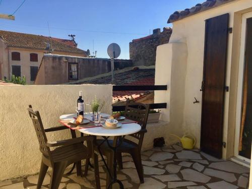 Centre Of Olonzac 2 Bedrooms Private Sunny Rooftop Terrace — Olonzac