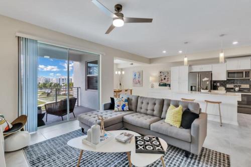 Modern Storey Lake Resort Disney Orlando 3150 303 — 4-Star Luxury Hotel in Kissimmee, United States