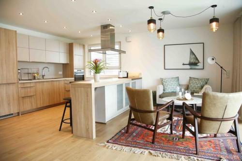 Ferienwohnung Zansibar Tansania — 4-Star Luxury Hotel in Uhldingen-Muhlhofen, Germany