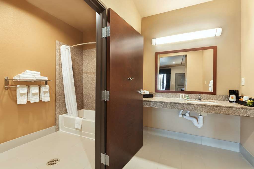 Super 8 by Wyndham Karnes City - photo 10