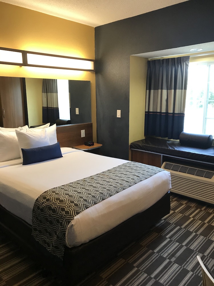 Microtel Inn & Suites by Wyndham Columbus Near Fort Benning - photo 12