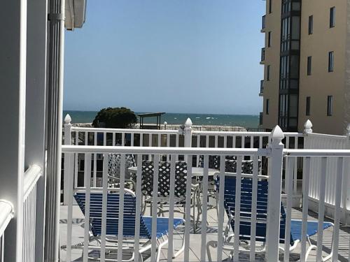 Edgewater Inn - photo 12