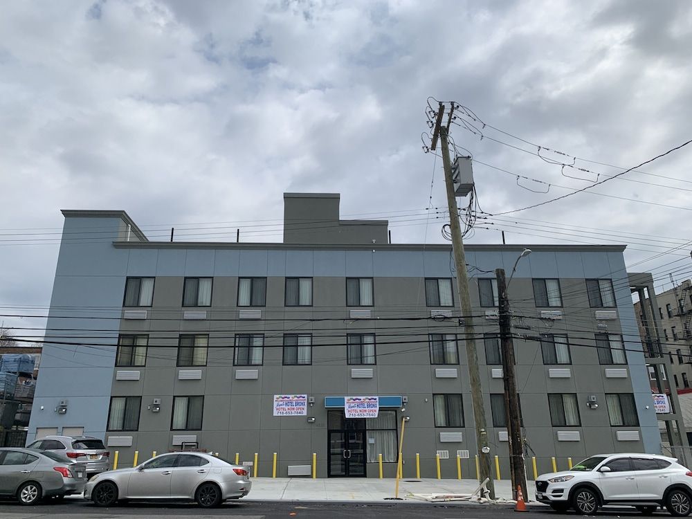 Monti Hotel — hotel in The Bronx