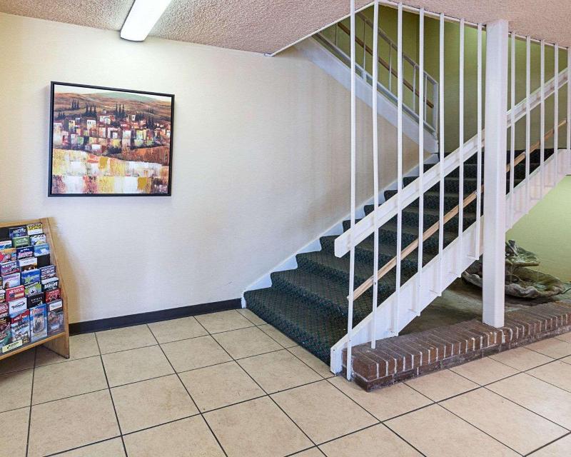 Econo Lodge San Angelo - photo 9