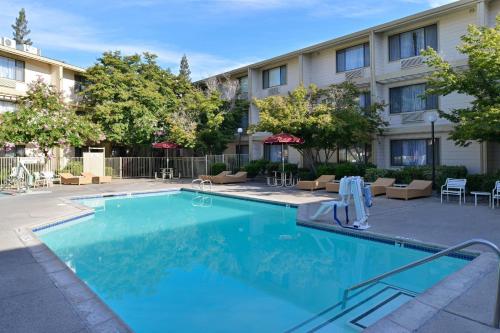 Hawthorn Suites by Wyndham Sacramento - photo 25