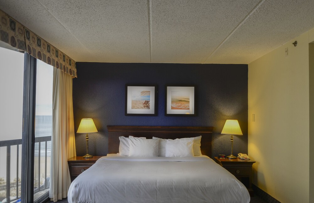 Clarion Resort Fontainebleau Hotel Oceanfront - photo 5