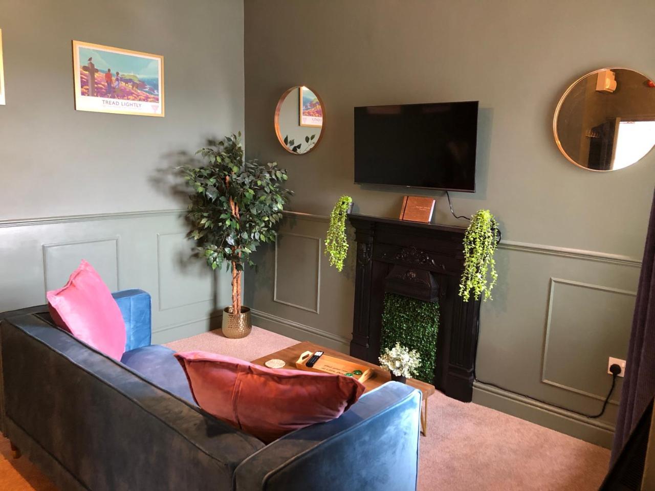 Ffau Bach Little Den — 4-Star Luxury Hotel in Pembroke Dock, United Kingdom