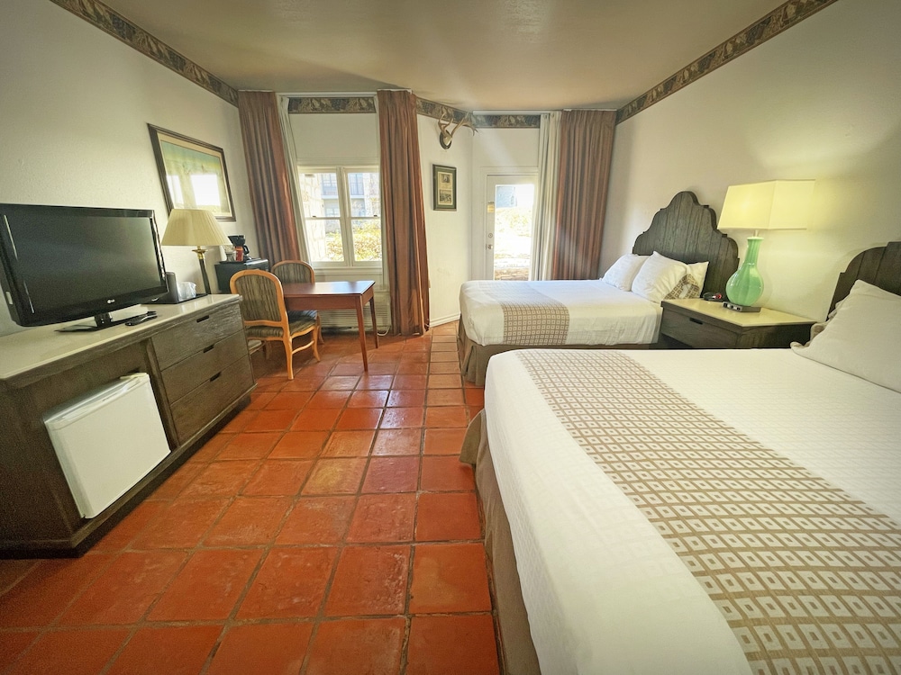 Y O Ranch Hotel - photo 9