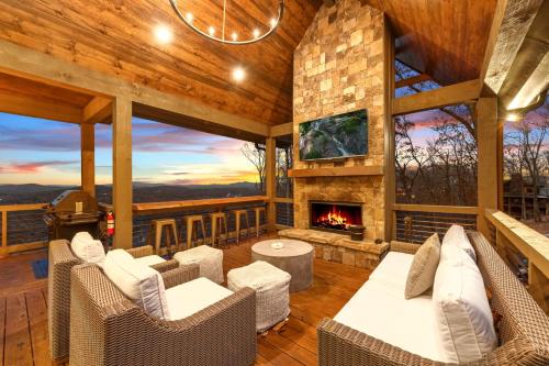 Blue Run Cabin Luxury Retreat Blue Ridge Heights Hot Tub Movie Theater Game Room Fire Pit Mountain Views Blue Ridge G — 4-Star Luxury Hotel in Blue Ridge, United States