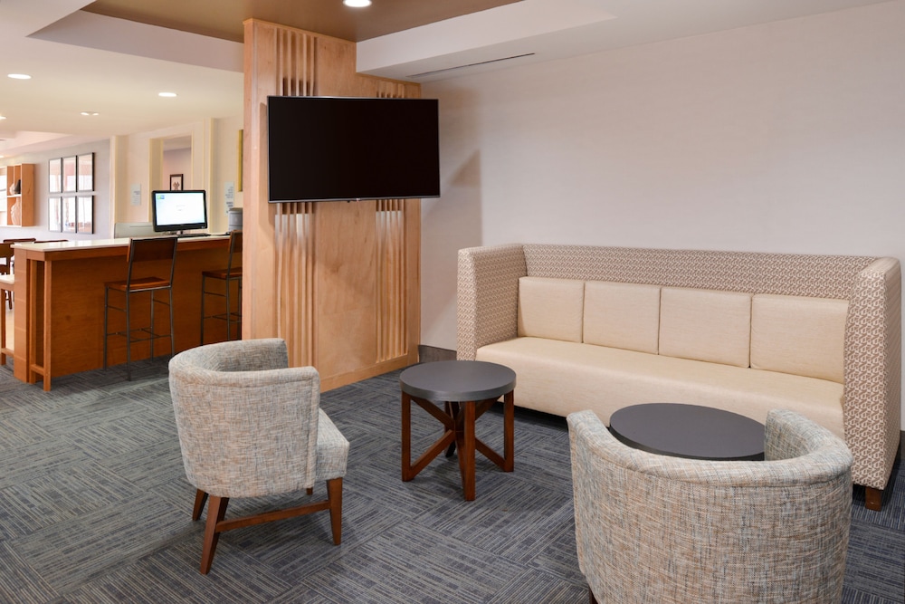 Holiday Inn Express & Suites Parkersburg Mineral Wells by IHG - photo 46