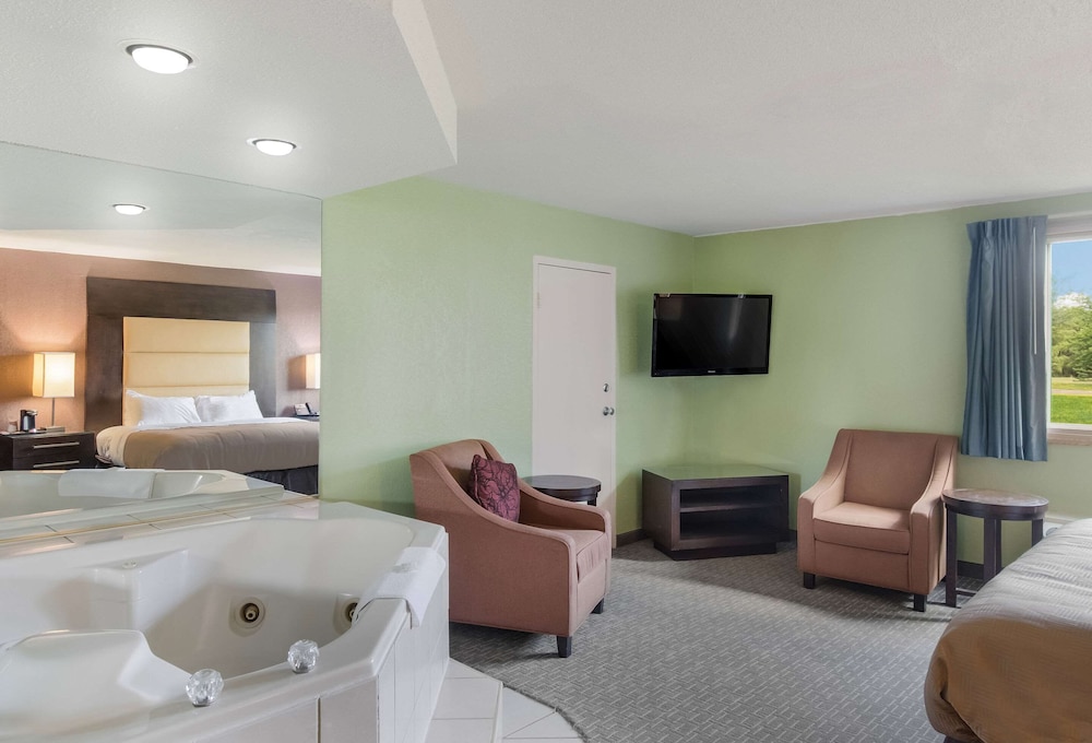 Clarion Inn Hurley WI - photo 14