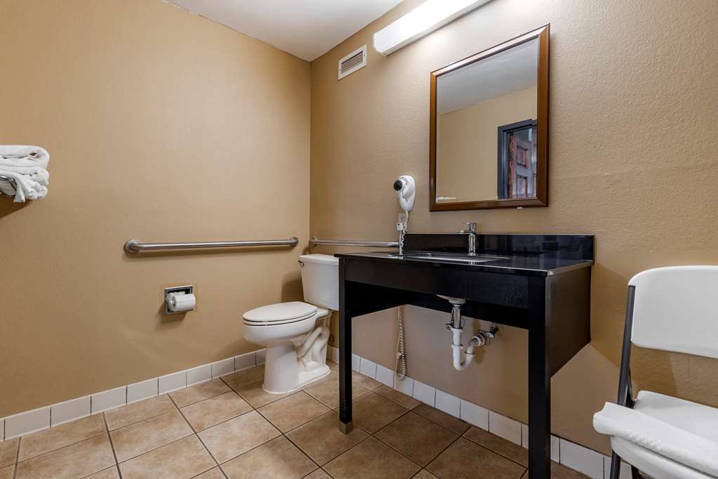 Quality Inn & Suites Ft. Jackson Maingate - photo 8
