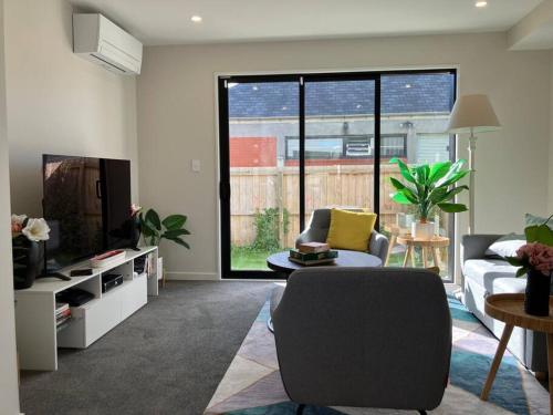 Close to city 2 bedroom ensuite comfortable accessible with own parking — 4-Star Luxury Hotel in Christchurch, New Zealand