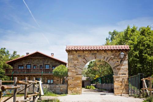 Apartamentos Turísticos Las Carballedas — 4-Star Luxury Hotel in Santa Colomba De Somoza, Spain