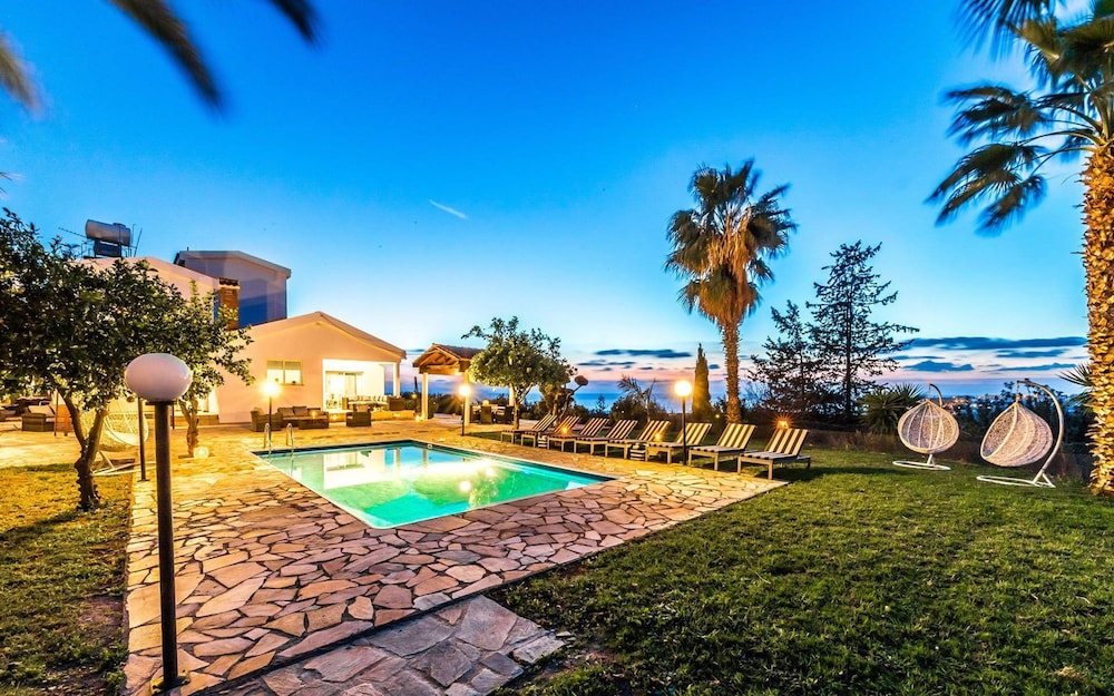 Villa Olivia — 4-Star Luxury Hotel in Pegeia, Cyprus