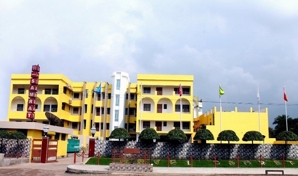 Hotel Samrat - carbon neutral hotel in Baharampur