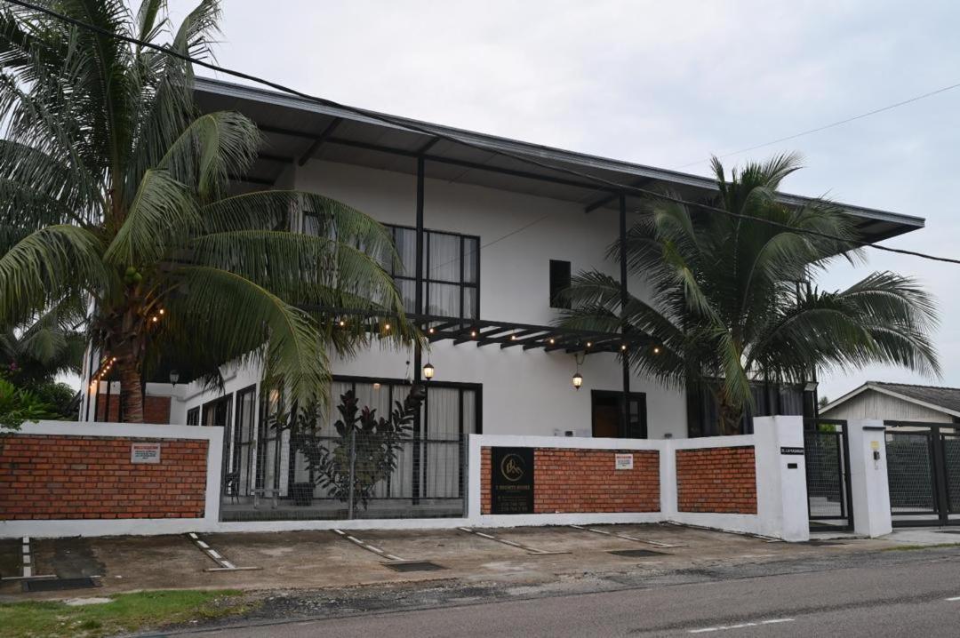 Villa Puspa Larkin Bungalow Homestay — 4-Star Luxury Hotel in Johor Bahru, Malaysia