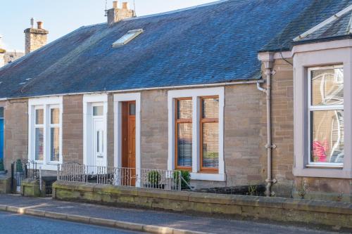 Beach & Golfers Cottage Wi Fi Central Walkable — 4-Star Luxury Hotel in Monifieth, United Kingdom
