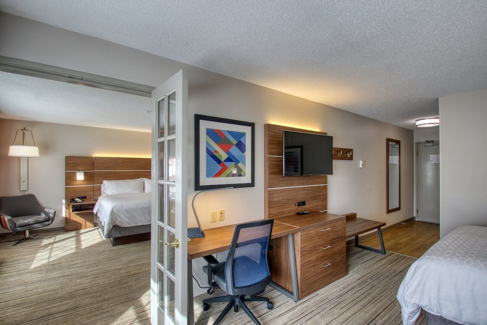 Holiday Inn Express Hotel & Suites Oshkosh by IHG - photo 34