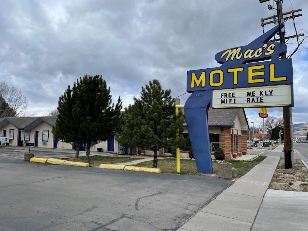Mac s Motel - photo 18