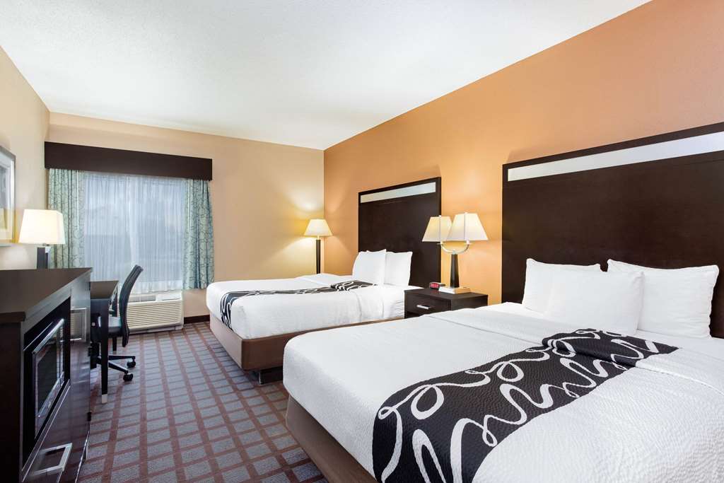La Quinta Inn & Suites Indianapolis Airport West - photo 10
