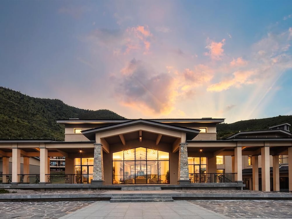 High Mountain Resort Shangri la in Shengping, People's Republic of China