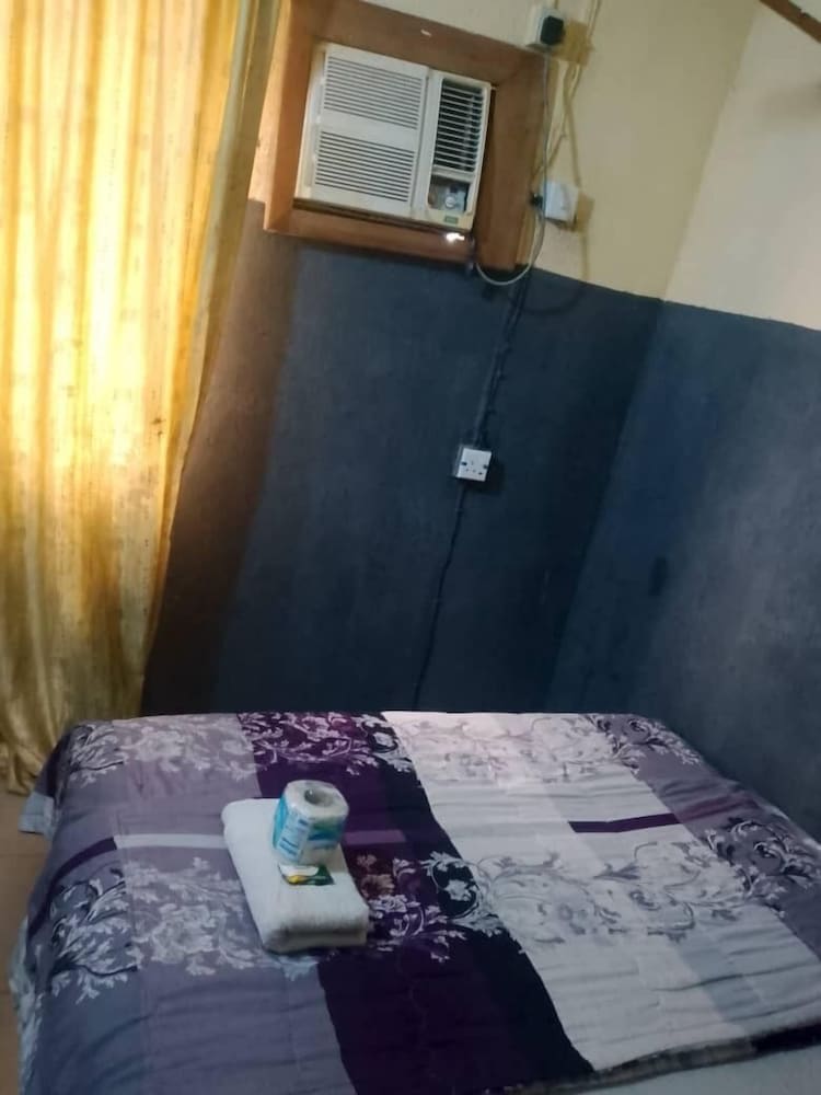GAT Travellers Hotel - last minute hotel in Lagos