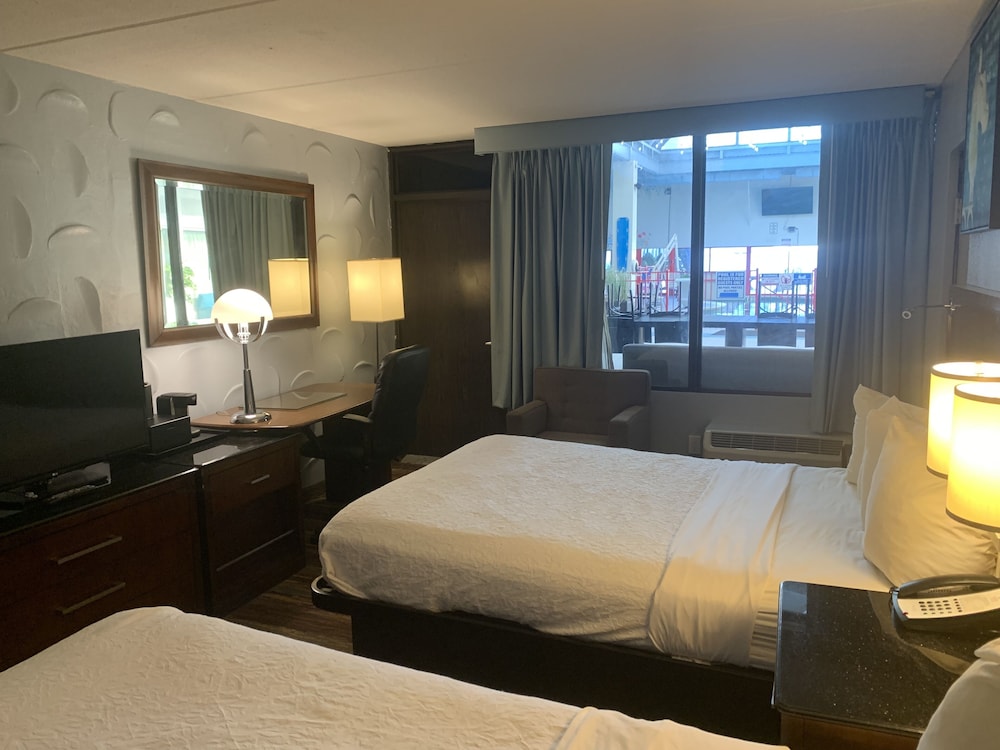 Albany Airport Inn - photo 9