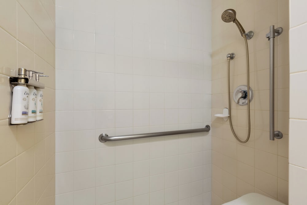 Holiday Inn Express West Sacramento - photo 13