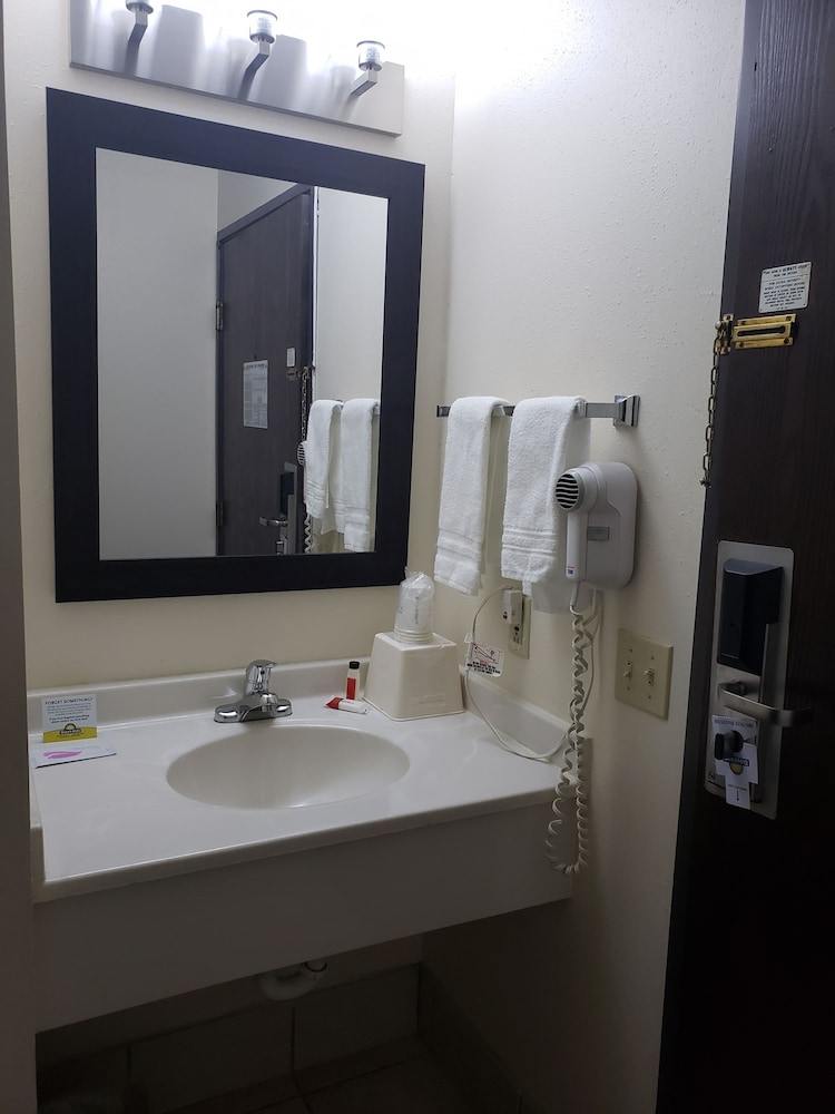 Days Inn by Wyndham Portage Cascade Mountain area - photo 48