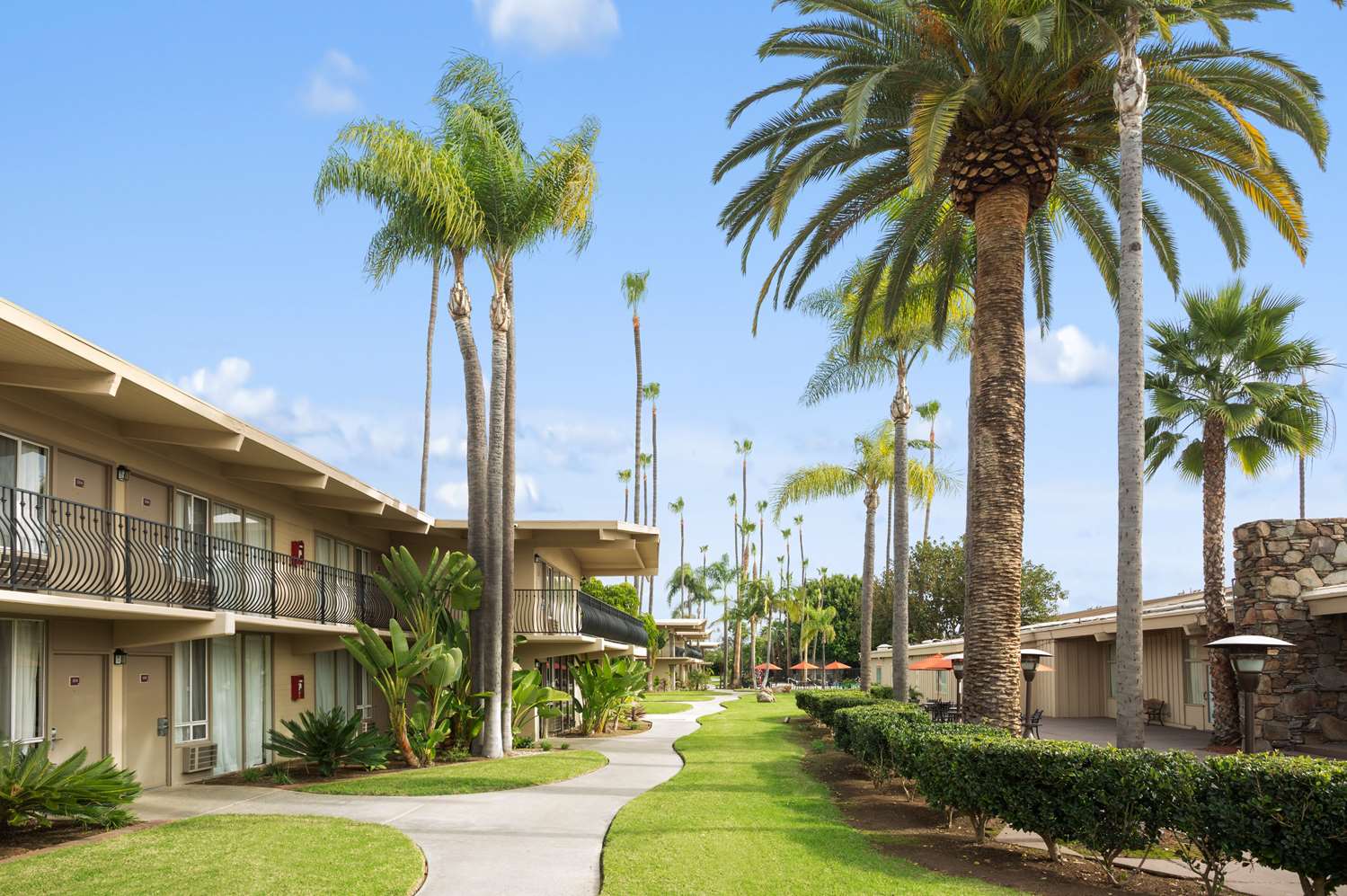 Ramada Hotel and Conference Center by Wyndham San Diego North - photo 16