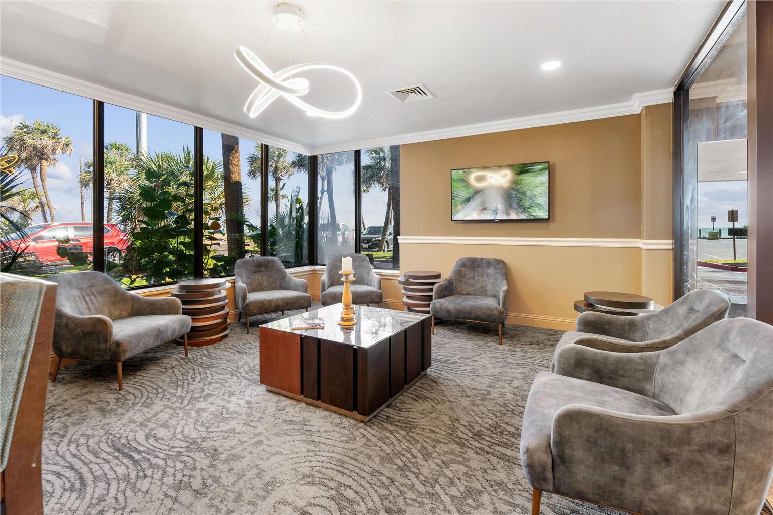 Clarion Pointe Galveston Beachfront - photo 9