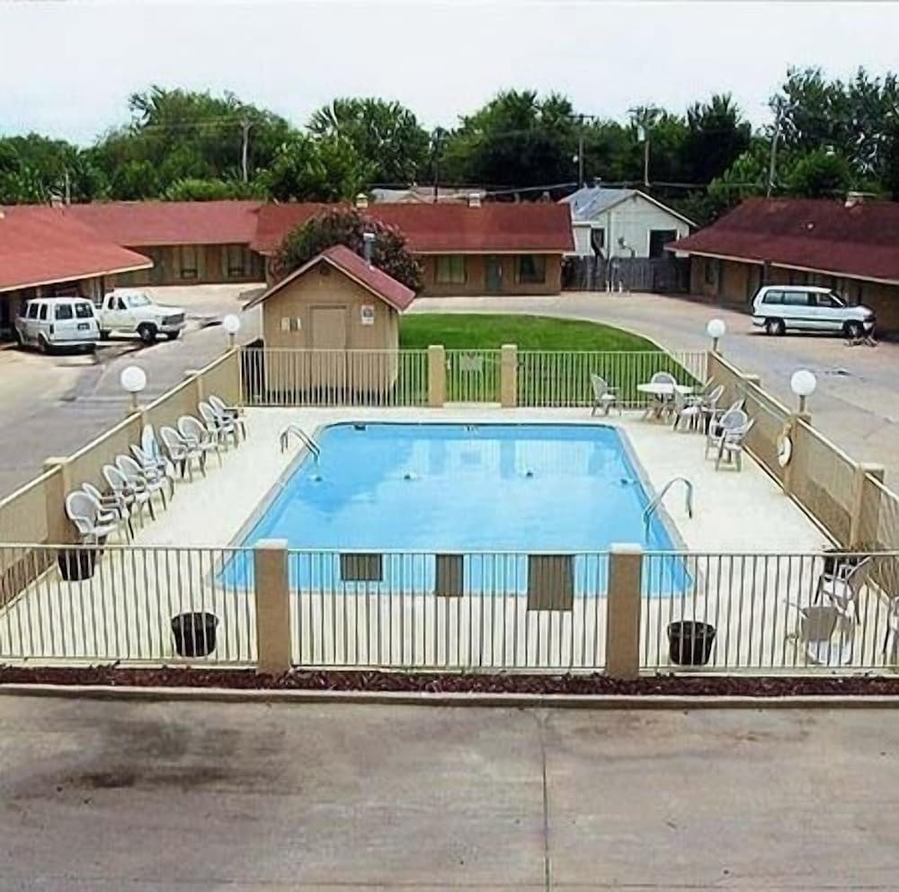 Will Rogers Inn - photo 22