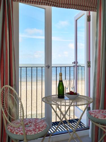 Magenta A stunning Seafront house with lovely and uninterrupted Beach Views Aldeburgh Coastal Cottages — 4-Star Luxury Hotel in Aldeburgh, United Kingdom