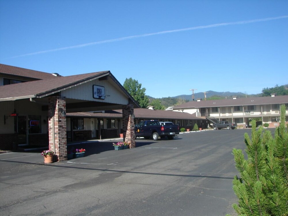 Klamath Motor Lodge - photo 44