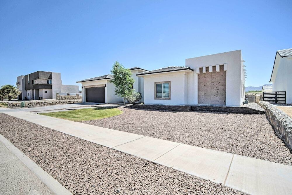 Upper Valley El Paso Home With Hiking Access On Site 17238702 — Santa Teresa