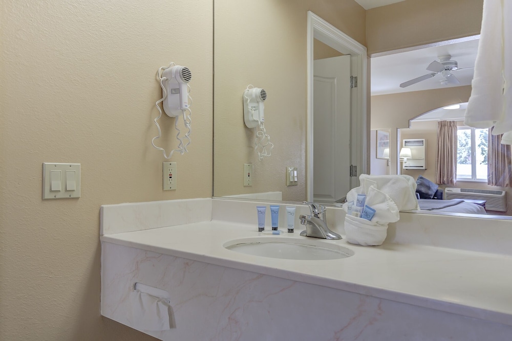 Shasta Pines Motel & Suites - photo 43