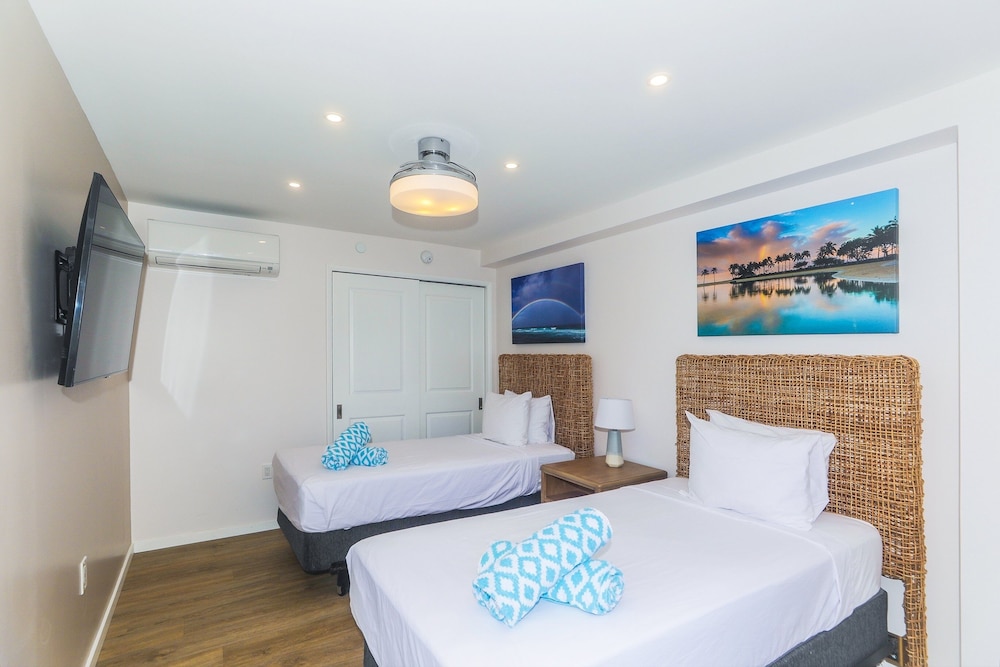 Fully Furnished Ilikai Tower 525 Condo With Free Wifi Near Best Waikiki Beaches by RedAwning - photo 4