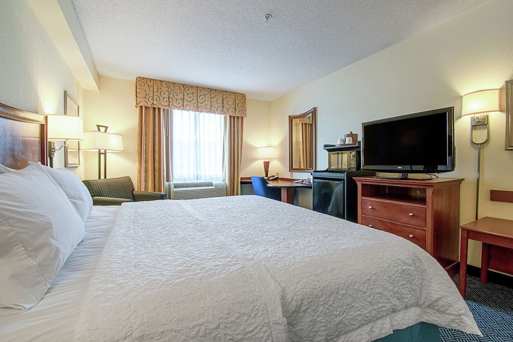 Hampton Inn Pine Grove - photo 19